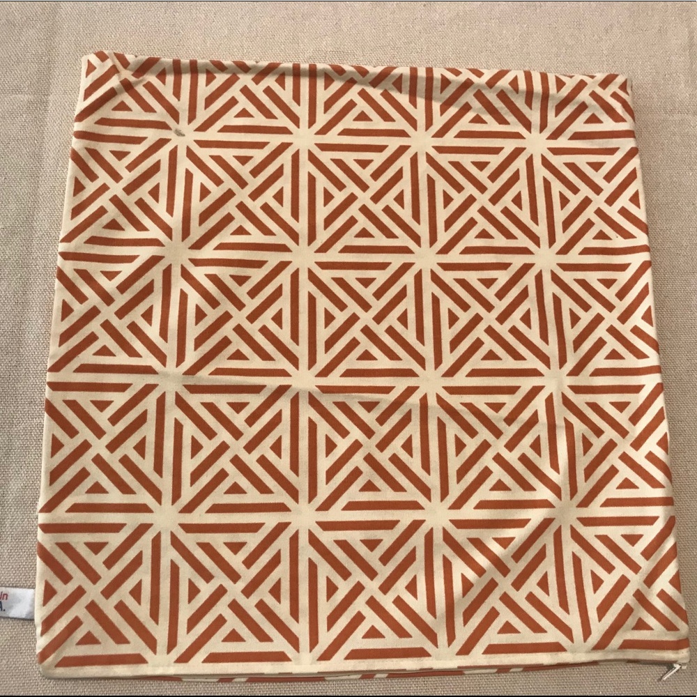 Set of orange  and cream pillow covers - Picture 4 of 7